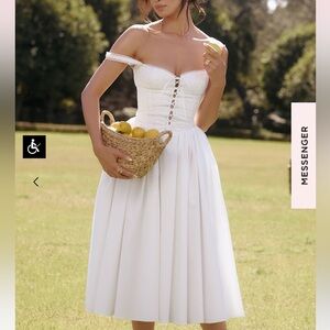 selling house of cb ‘milia’ dress nwt size small